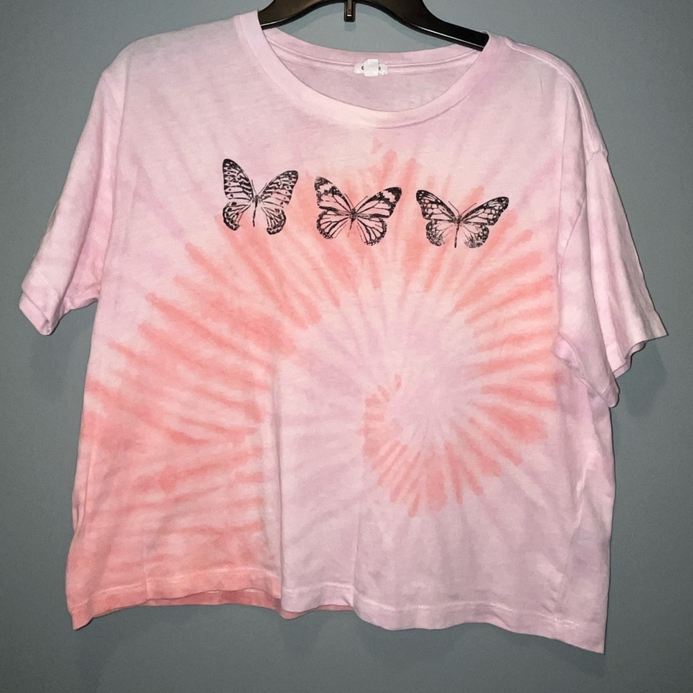 adorable tie dye crop tee from garage!! has cute butterflies across the front